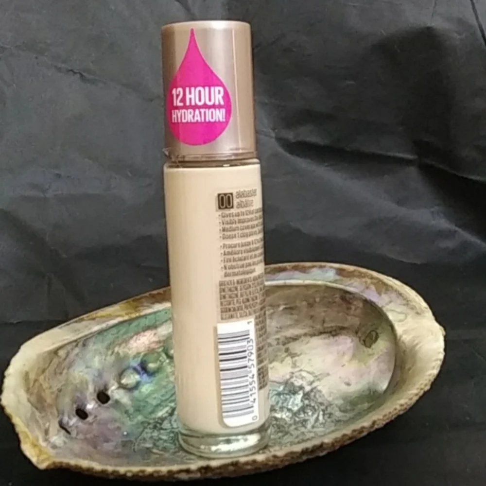 Maybelline Dream Radiant Liquid Foundation Shade 00 Color Alabaster